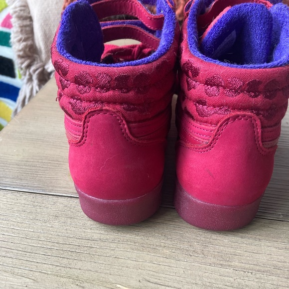 Red Reebok sneaker - Picture 3 of 3